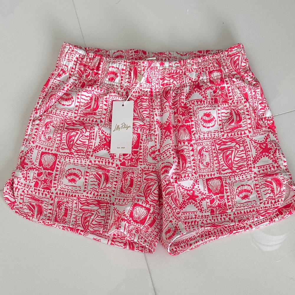 Brand new Lilly Pulitzer Red-White Women's  Shorts starfish and seashell print